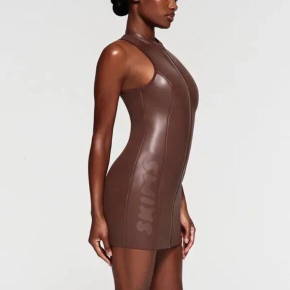 SKIMS Cocoa Brown Rubberized Scuba Swim Mock Neck Zip Front Mini Dress NWT - Picture 3 of 16